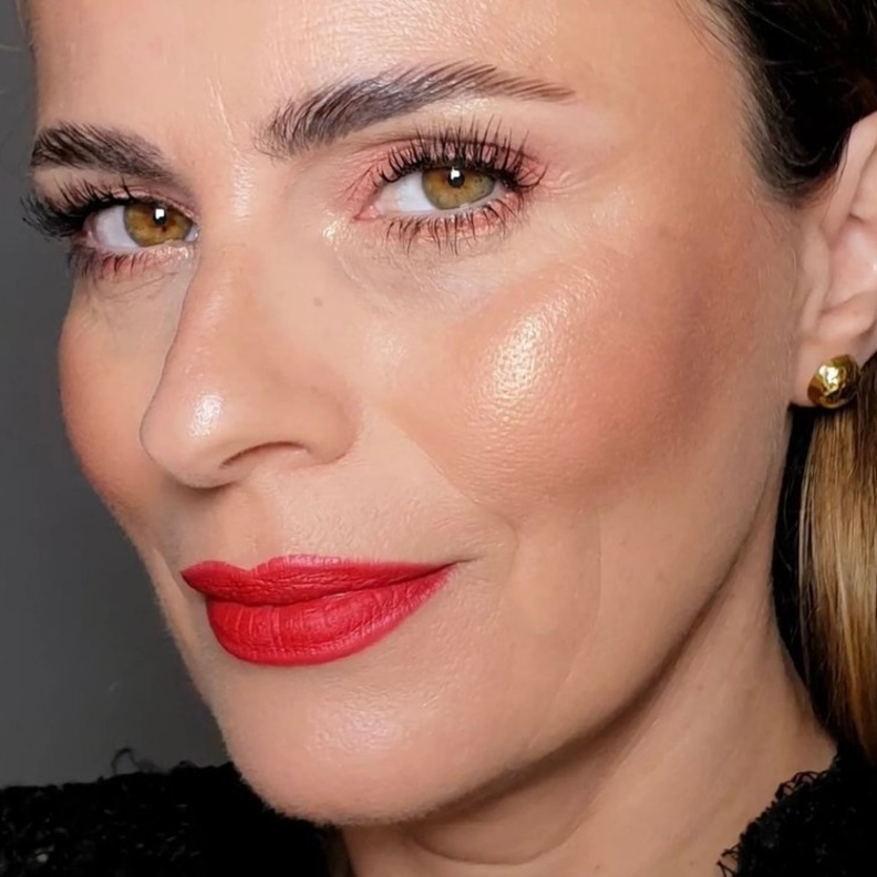  خبيرة المكياج Veronica Rito