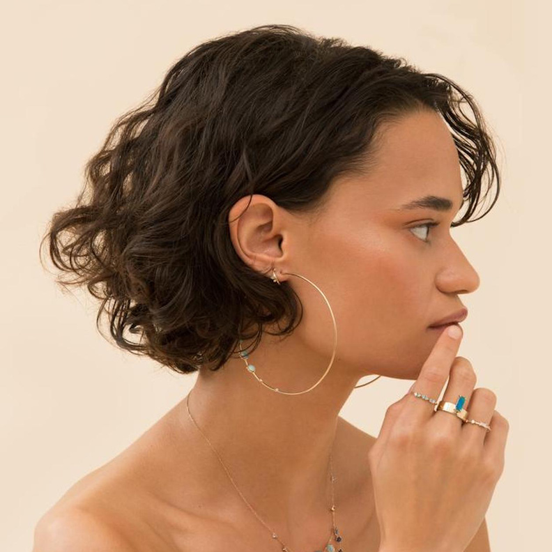 اطلالة الصيف بأقراط hoop