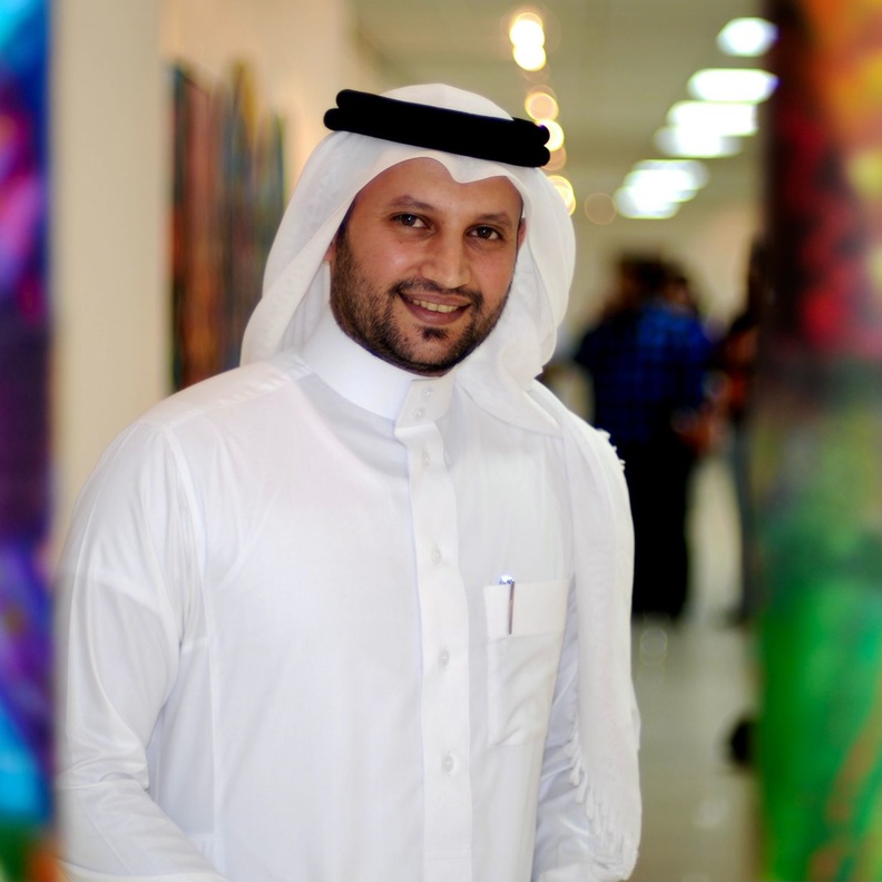 الفنان السعودي راشد الشعشعي لـ”هي”: الضوء جزء لا يتجزأ من أعمالي الفنية