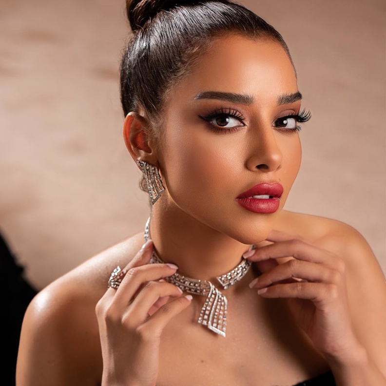 بلقيس بأفخم قطع مجوهرات الماس