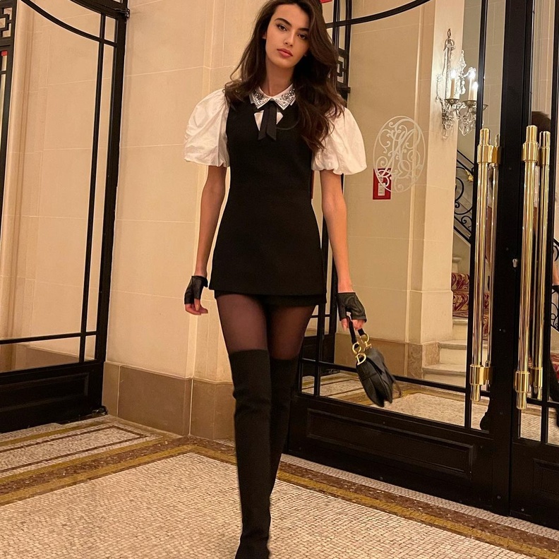 تألقت أميرة بالجيليه الأسود مع الشورت القصير للوك أنثوي بلمسة باريسية