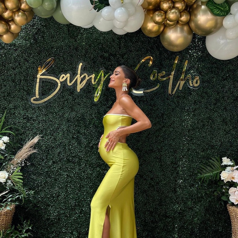 اطلالات جريئة للحوامل مستوحاة من كاميلا كويلو أثناء الحمل 