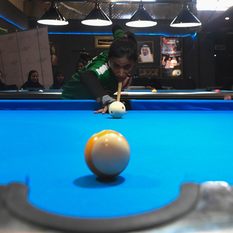 تتويج الفائزات في بطولة السيدات الثانية للبلياردو بمدينة تبوك