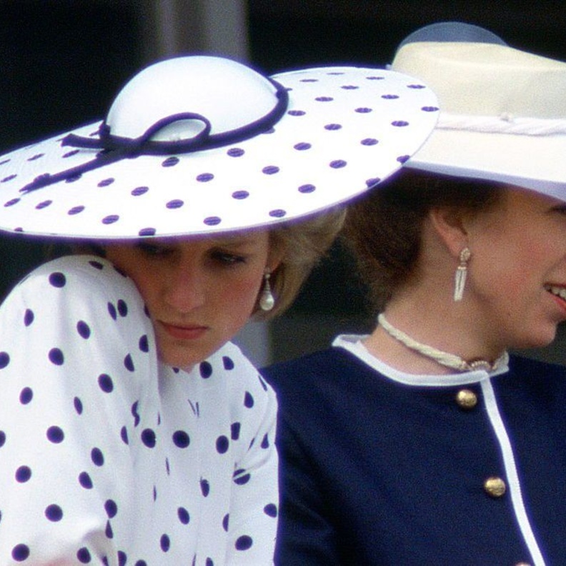 تعرفي إلى قصة الخلاف الطويل بين الأميرة آن والأميرة ديانا