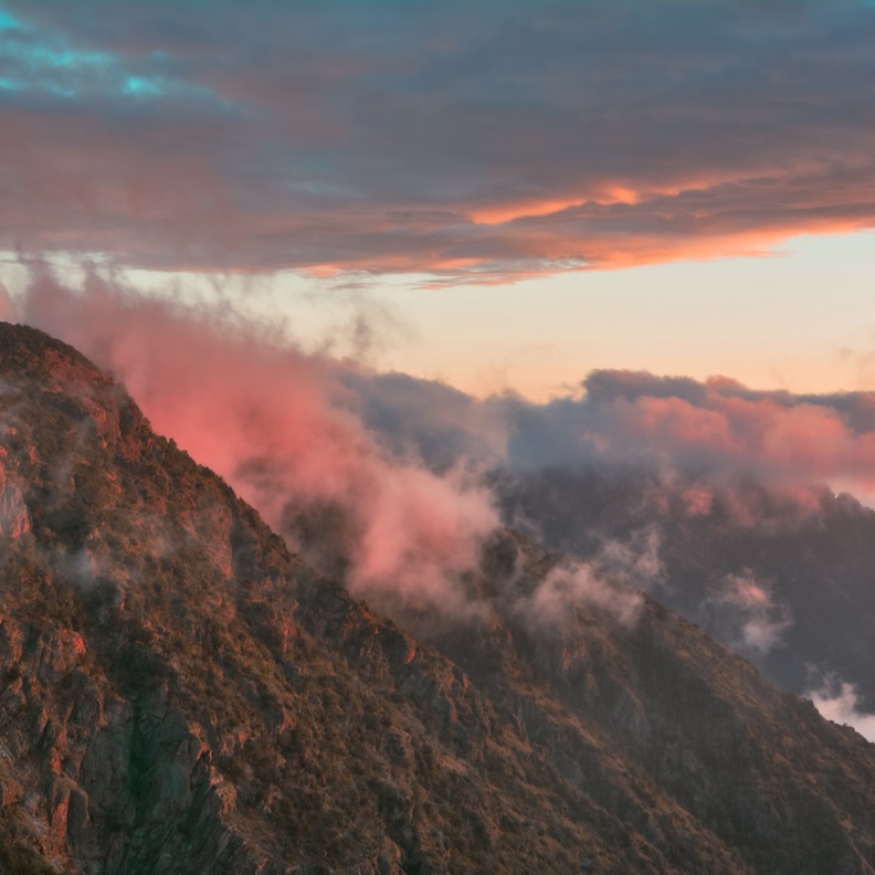 عسير الوجهة الأفضل لعشاق الهايكنج.. إليكم 4 تجارب صيفية مشوقة