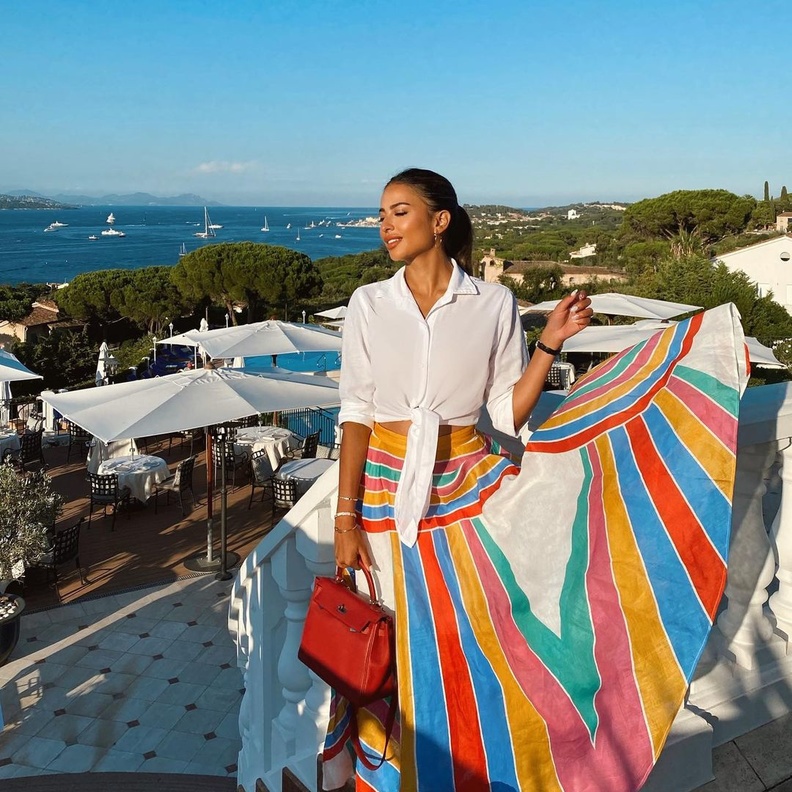 اطلالات عصرية أنيقة للصبايا مستوحاة من لما العقيل 