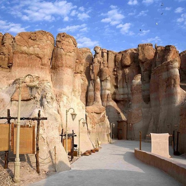 مغامرة لا تنسى في أحضان قمم الجبال بالمملكة.. 6 خيارات رائعة تنتظركِ 