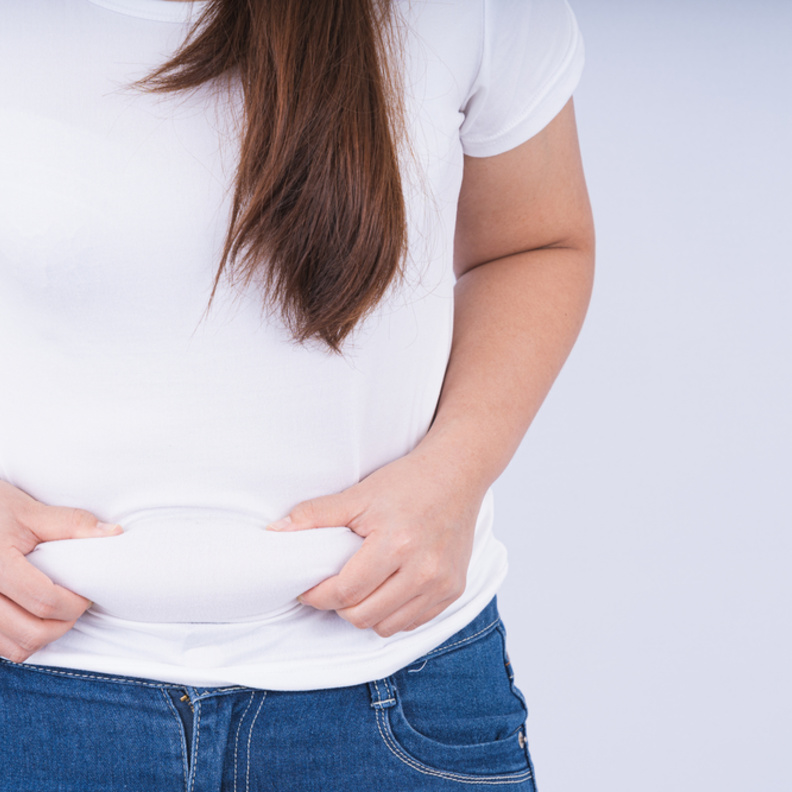 اطعمة ومشروبات تزيد من دهون البطن