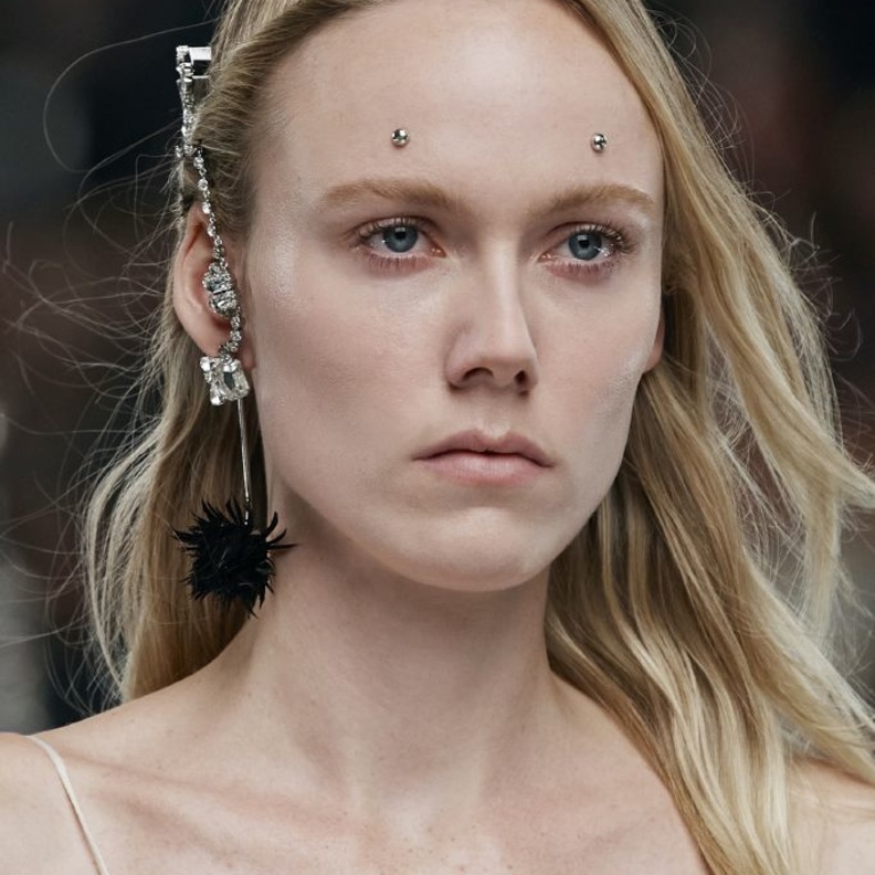 أفضل 3 خلطات طبيعية تملٌس الشعر بكل سهولة