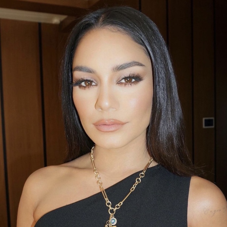 صيحات مكياج مميزة وتطبيق ظلال العيون البرونزية بأسلوب Vanessa Hudgens