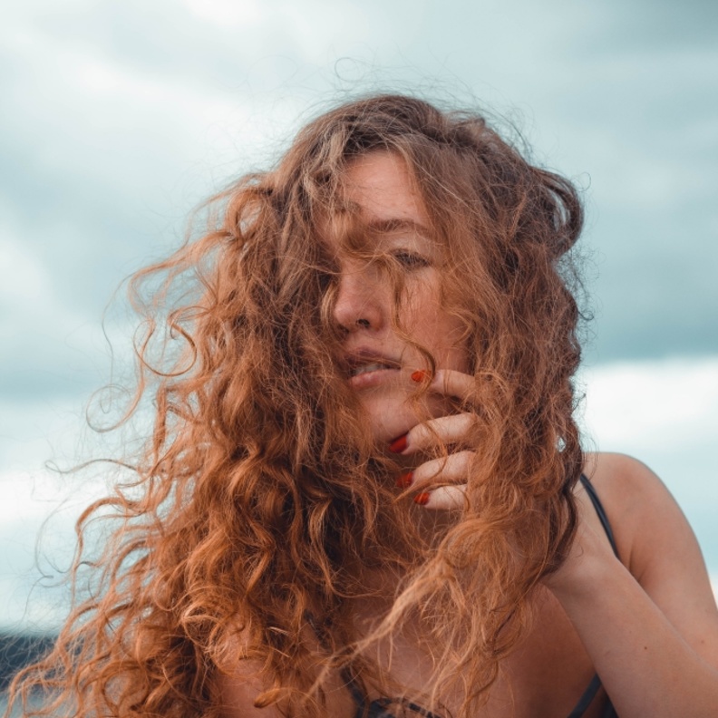 فوائد التوت الأزرق للشعر المصبوغ وطريقة استخدامه