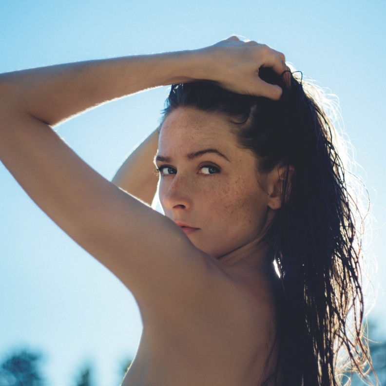 كيفية منع تقصف الشعر بالخلطات الطبيعية في فصل الصيف