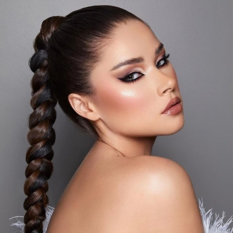 صيحات عصرية في تسريحات الشعر المرفوع للصبايا بأنامل خبير الشعر Osama