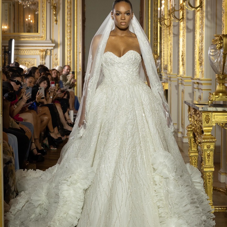 فساتين زفاف من أسبوع الموضة الباريسي انستقرام@tonywardcouture