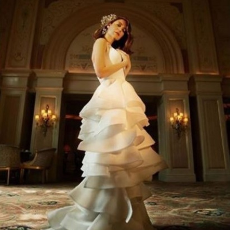 بمناسبة عيد ميلادها.. العزباء منة شلبي بالفستان الأبيض وهذه مواصفات فتى أحلامها