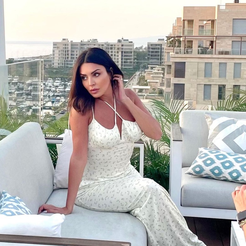 إطلالات صيفية من وحي أمل بوشوشة لمختلف المناسبات 