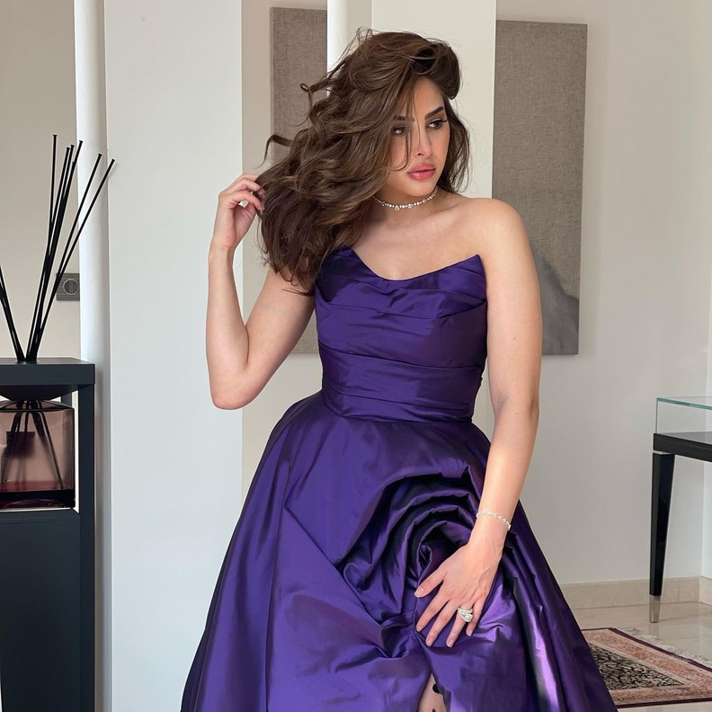 اطلالات رسمية أنيقة للصبايا مستوحاة من فوز الفهد 