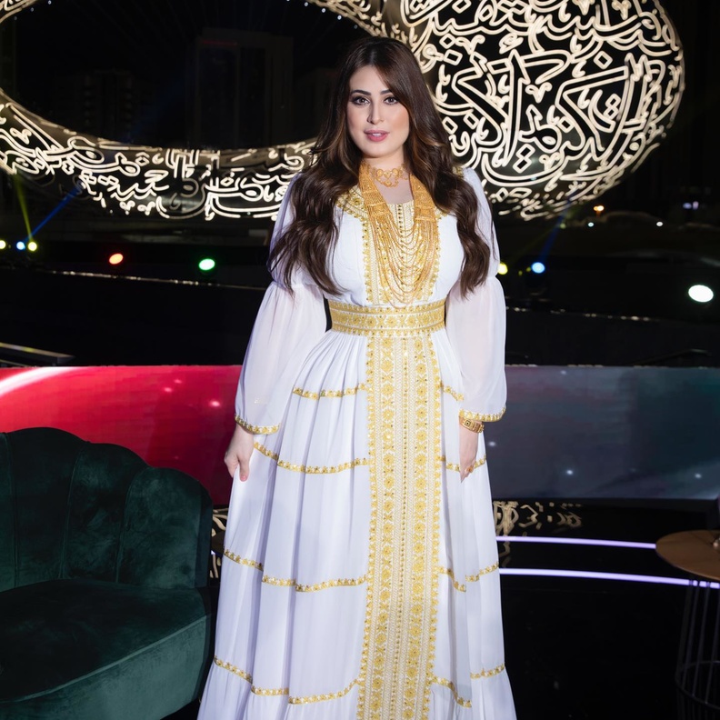 قفاطين مغربية باللون الابيض للعروس انستقرام@roaa_alsabban