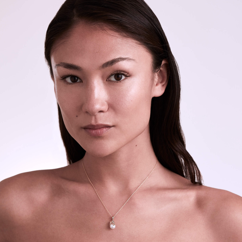 قلادة ذهبية من الأبراج الفلكية من ستيفن ويبستر 