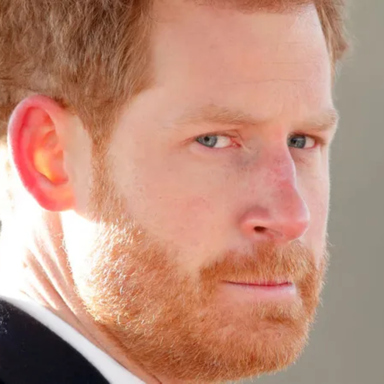 كتاب الأمير هاري الجديد يواجه منافسة قوية مع أحدث كتب ميشيل أوباما