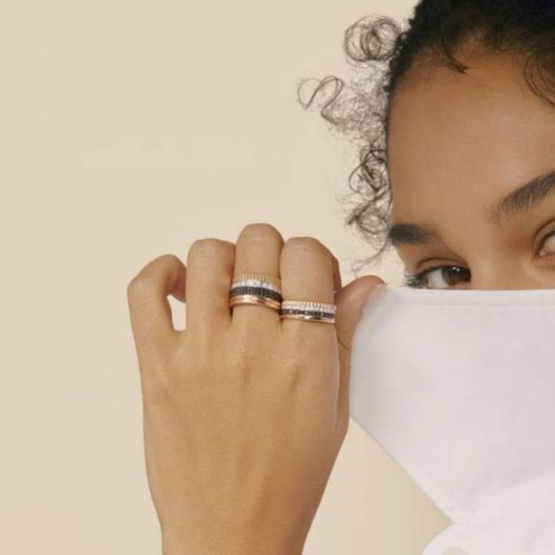 لإطلالة شبابية يمكنك اعتماد أكثر من خاتم