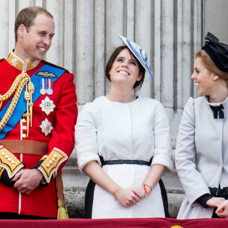 مصادر تتحدث عن تزايد التوتر بين الأمير وليام والأميرتين بياتريس ويوجين