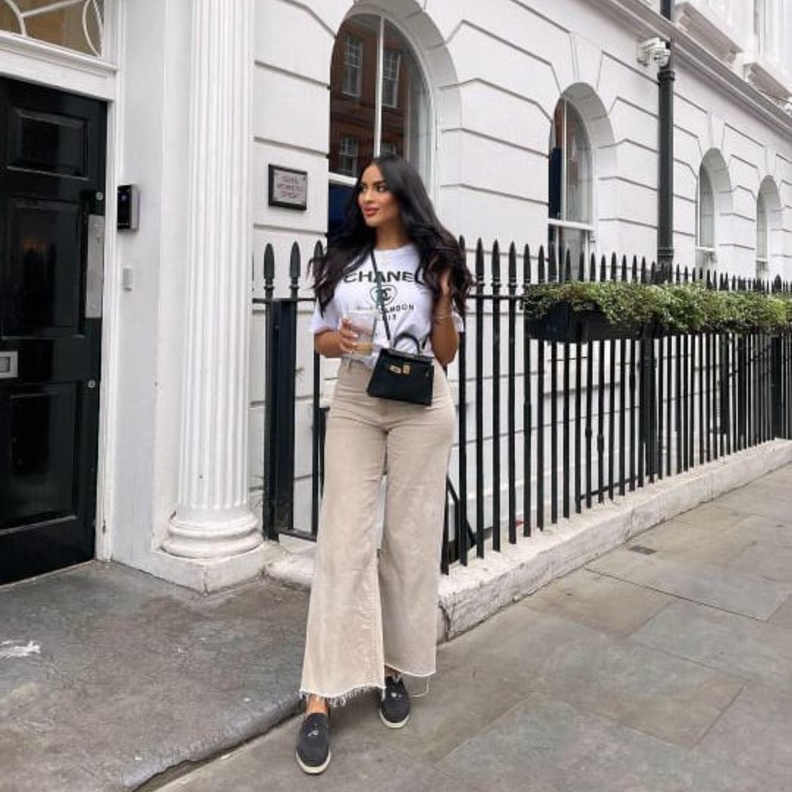 من اطلالة آية فيصل في لندن