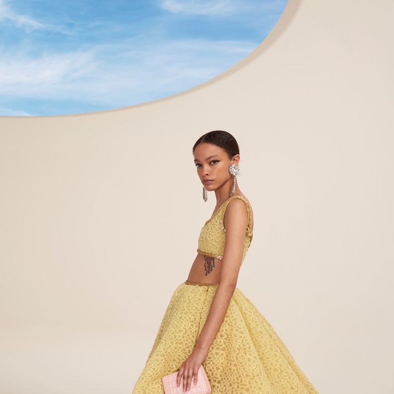 من عرض Giambattista Valli ريزورت 2023