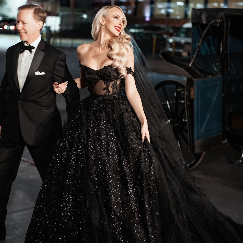 نجمات كسرن التقاليد انستقرام@christinequinn