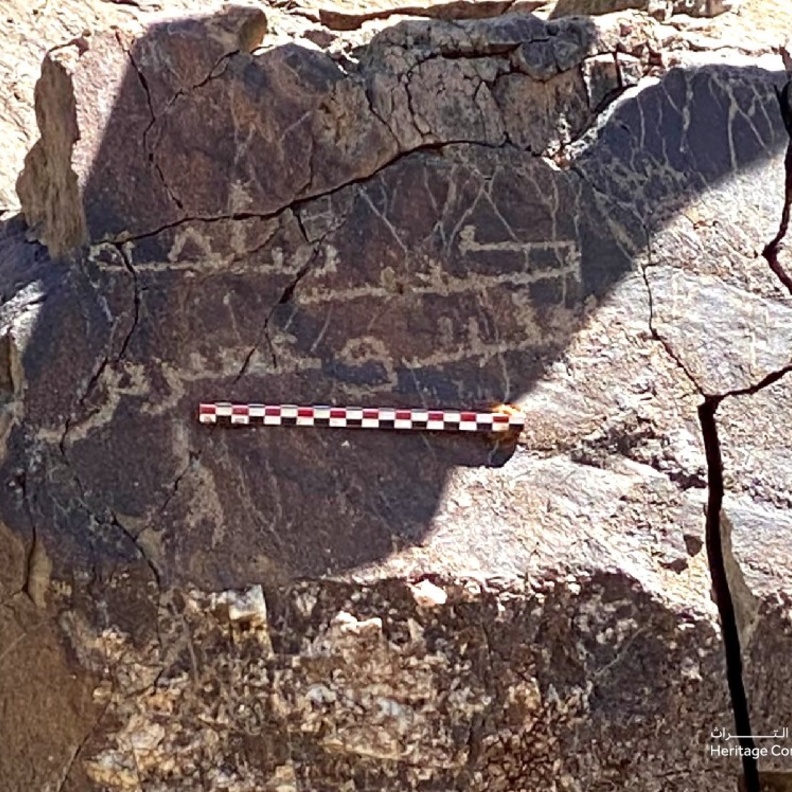 هيئة التراث توثق موقع العُشيرة ونقش سلمة في ينبع