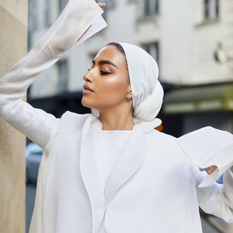 يارا النملة تستعرض اطلالة من توقيع آشي