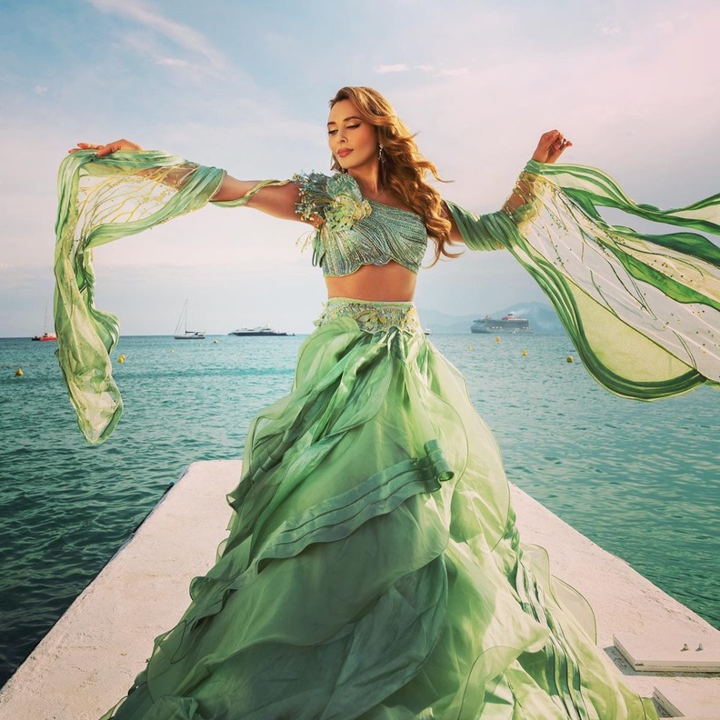 يوليا فانتور تحتفل بعيد ميلادها الثاني والأربعين بحضور سلمان خان