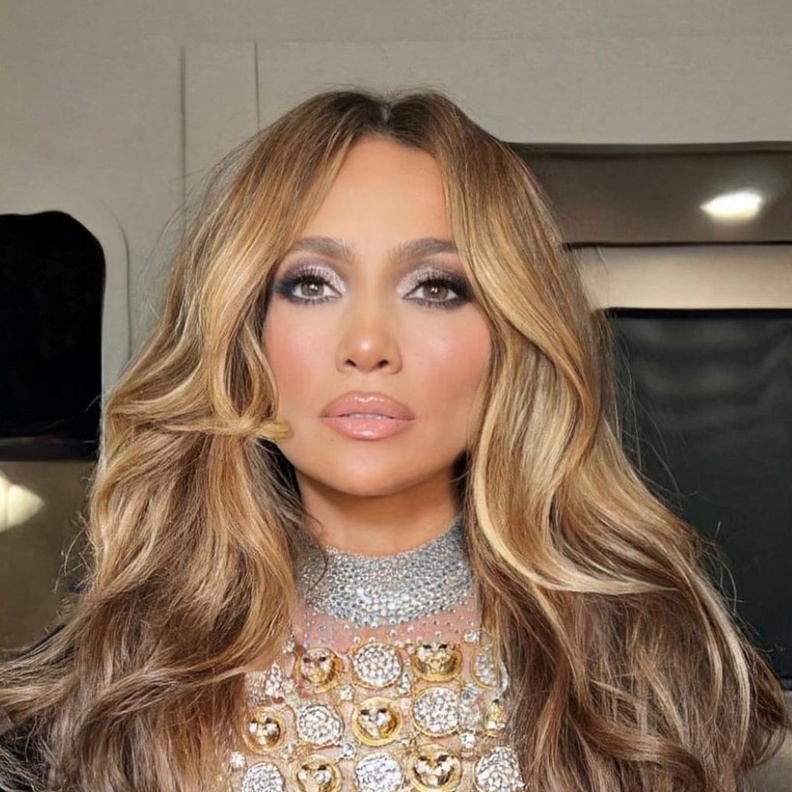 أبرز إطلالات جينيفر لوبيز الجمالية اللافتة قبل زواجها 