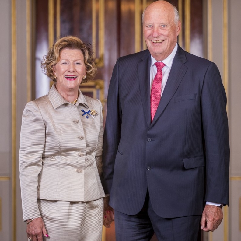 الملكة سونيا والملك هارلد الخامس قصة حب دامت 9 سنوات قبل الزواج