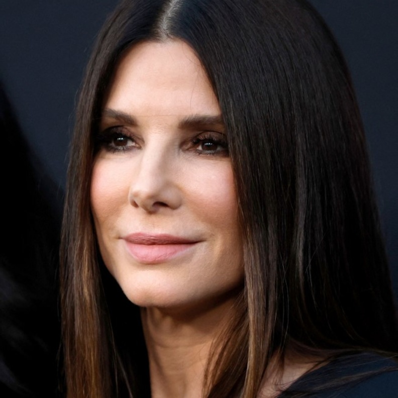 دروس جمالية تعلميها من ساندرا بولوك للمرأة الخمسينية بمناسبة عيد ميلادها