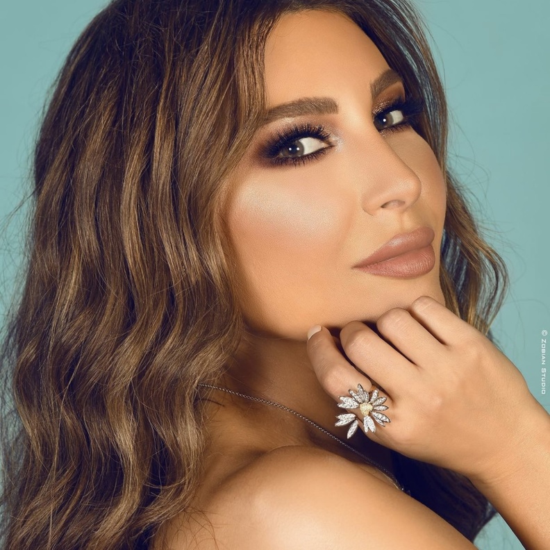  أجدد إطلالات يارا في العيد بمكياج مميز - الصورة من حسابها على انستغرام