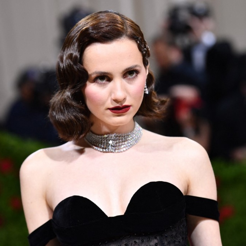 الريترو العصري للشعر القصير المناسب للصبايا في عيد الأضحى بأسلوب Maude Apatow