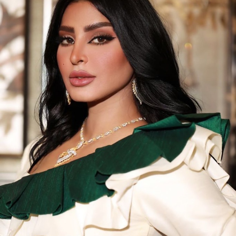 تسريحات راقية لصاحبات الشعر الاسود من ريم عبدالله