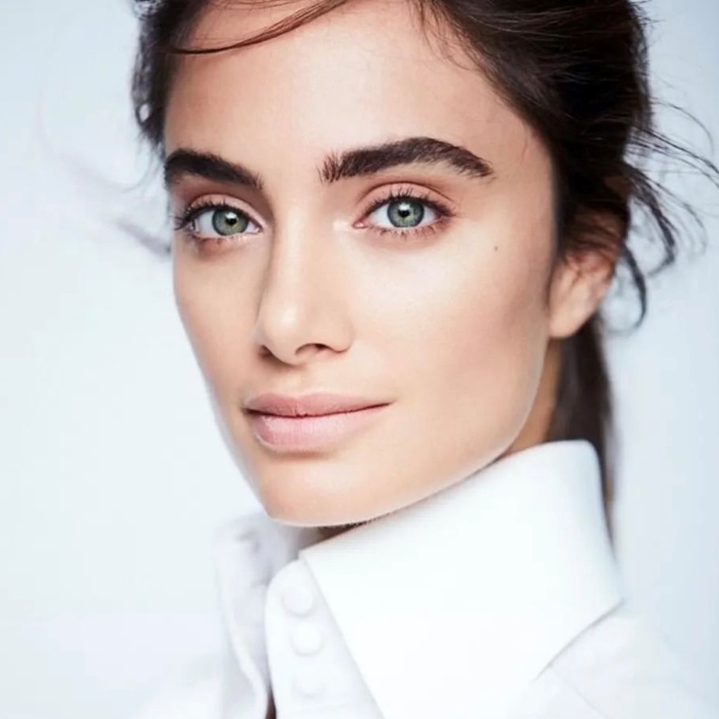 خطوات تطبيق ألوان ظلال للعيون الخضراء على طريقة Denise Capezza - الصورة من حسابها على انستغرام