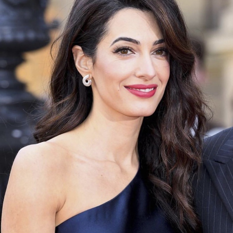 حيل مكياج أمل كلوني لصاحبات الوجه المستطيل وخطوات تطبيقها