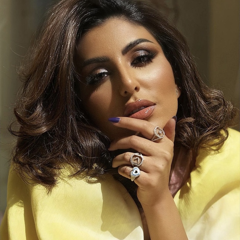  صيحات مكياج  سموكي الغليتر بأسلوب دانه طويرش - الصورة من حسابها على انستغرام