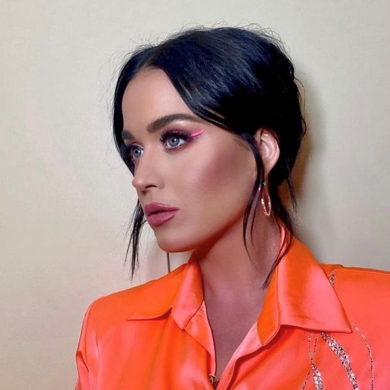 صيحات مكياج جذاب للصبايا على طريقة Katy Perry - الصورة من حساب خبير التجميل Michael Anthony على انستغرام