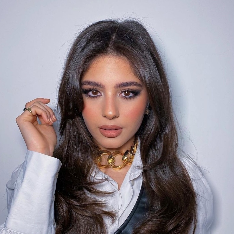 مستحضرات تجميل تساعدك في الحصول على مكياج مايان السيد - الصورة من حسابها على انستغرام 