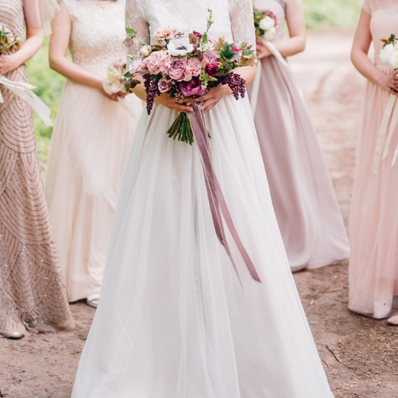 اختاري الفساتين الملائمة لوصيفات الشرف في حفل زفافك