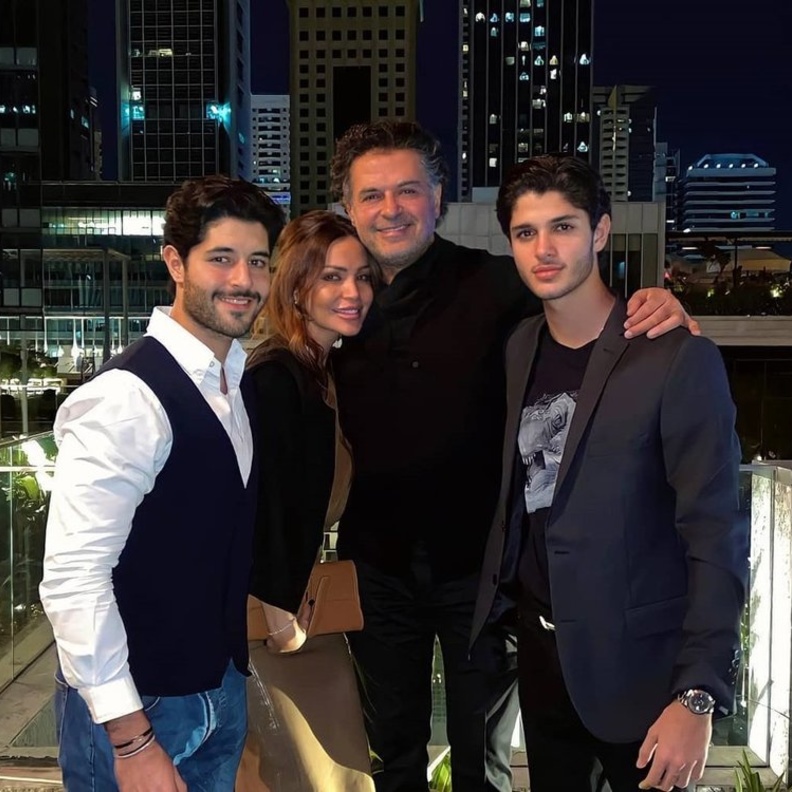 عائلة راغب علامة في صورة سابقة لهم على انستغرام