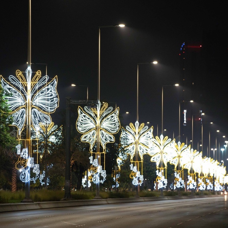 مئات اللوحات المضيئة تزين شوارع أبوظبي احتفالا بالعام الهجري