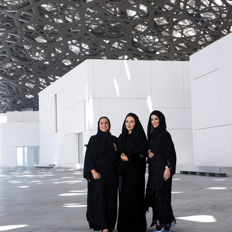 من متحف اللوفر رائدات إماراتيات يتحدثن لـ هي بمناسبة يوم المرأة الإماراتية