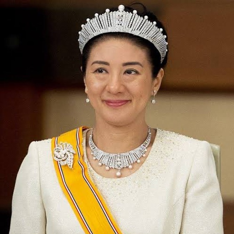 تاج THE PEARL SUNBURST TIARA من تيجان الإمبراطورية اليابانية