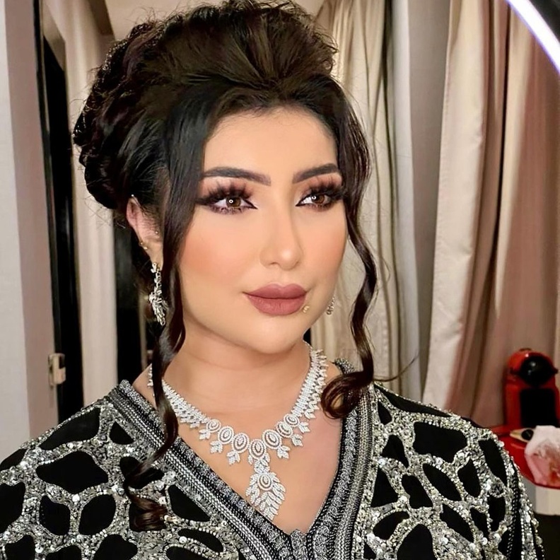 3 تسريحات مميزة للمناسبات للشعر الطويل على خطى دنيا بطمة