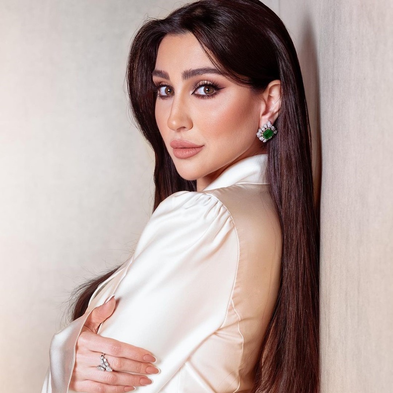 جيسي عبدو تعتمد نيو لوك شعر مع الغرّة